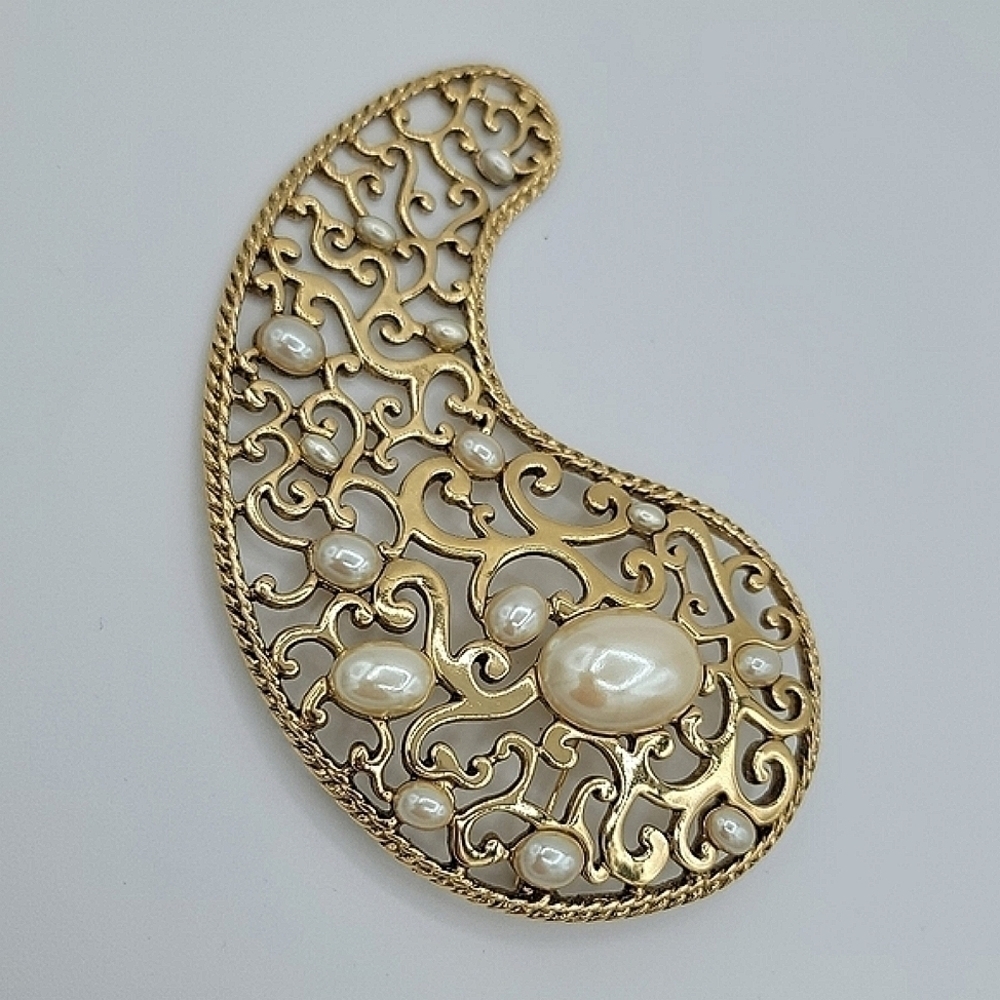Vintage Oversized Gold & Pearl Brooch #582